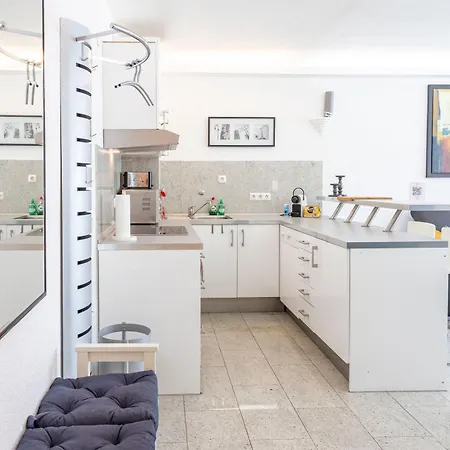 Rob's Studio-2-zimmer-am Opernplatz-dolby Surround Apartman