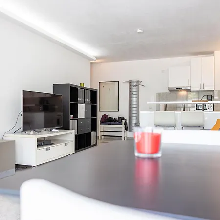 Rob's Studio-2-zimmer-am Opernplatz-dolby Surround
