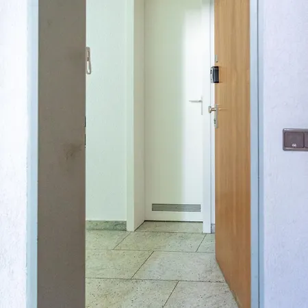 Rob's Studio-2-zimmer-am Opernplatz-dolby Surround Apartman