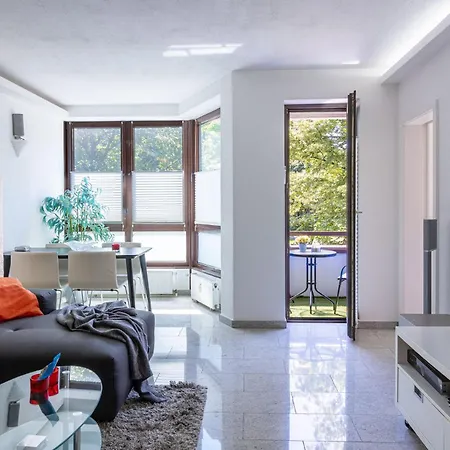 Rob's Studio-2-zimmer-am Opernplatz-dolby Surround Apartman