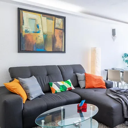 Rob's Studio-2-zimmer-am Opernplatz-dolby Surround Apartman *