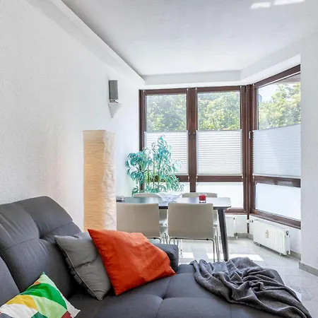 Rob's Studio-2-zimmer-am Opernplatz-dolby Surround *